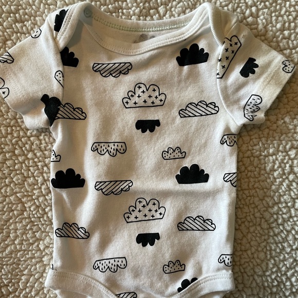4 Cloud Island Newborn Onesies - Picture 6 of 9